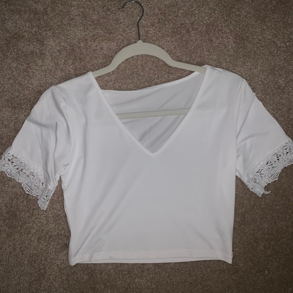 WHITE LACE DETAIL CROP TOP - Picture 3 of 3